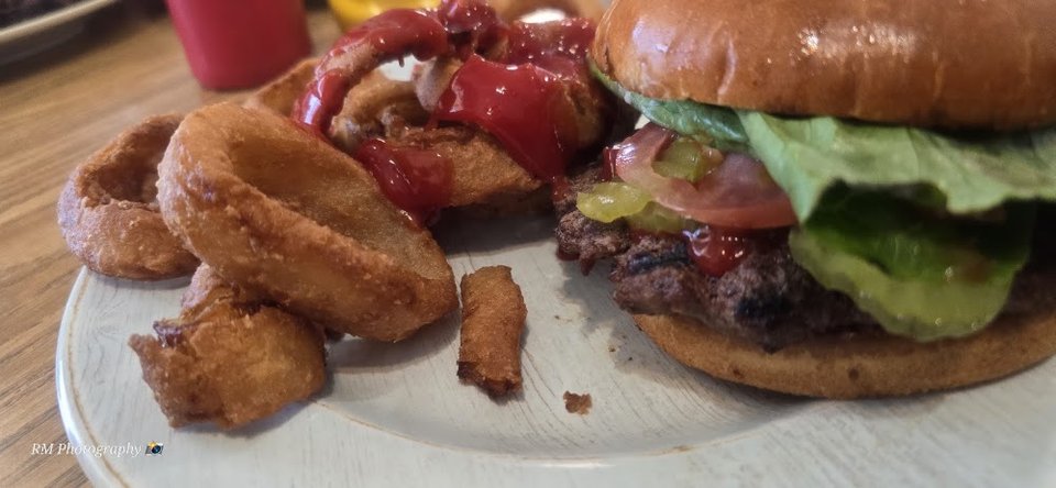 Hamburger with Onion Rings